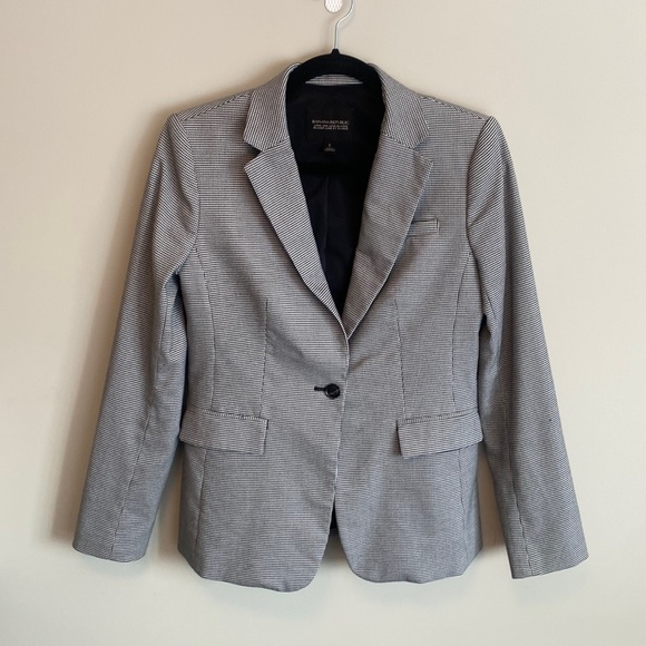 Size 2 Banana Republic Blazer - Picture 1 of 3